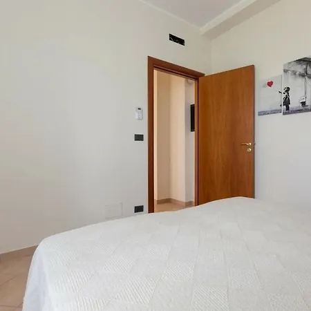 Villa In For 6 People Bari